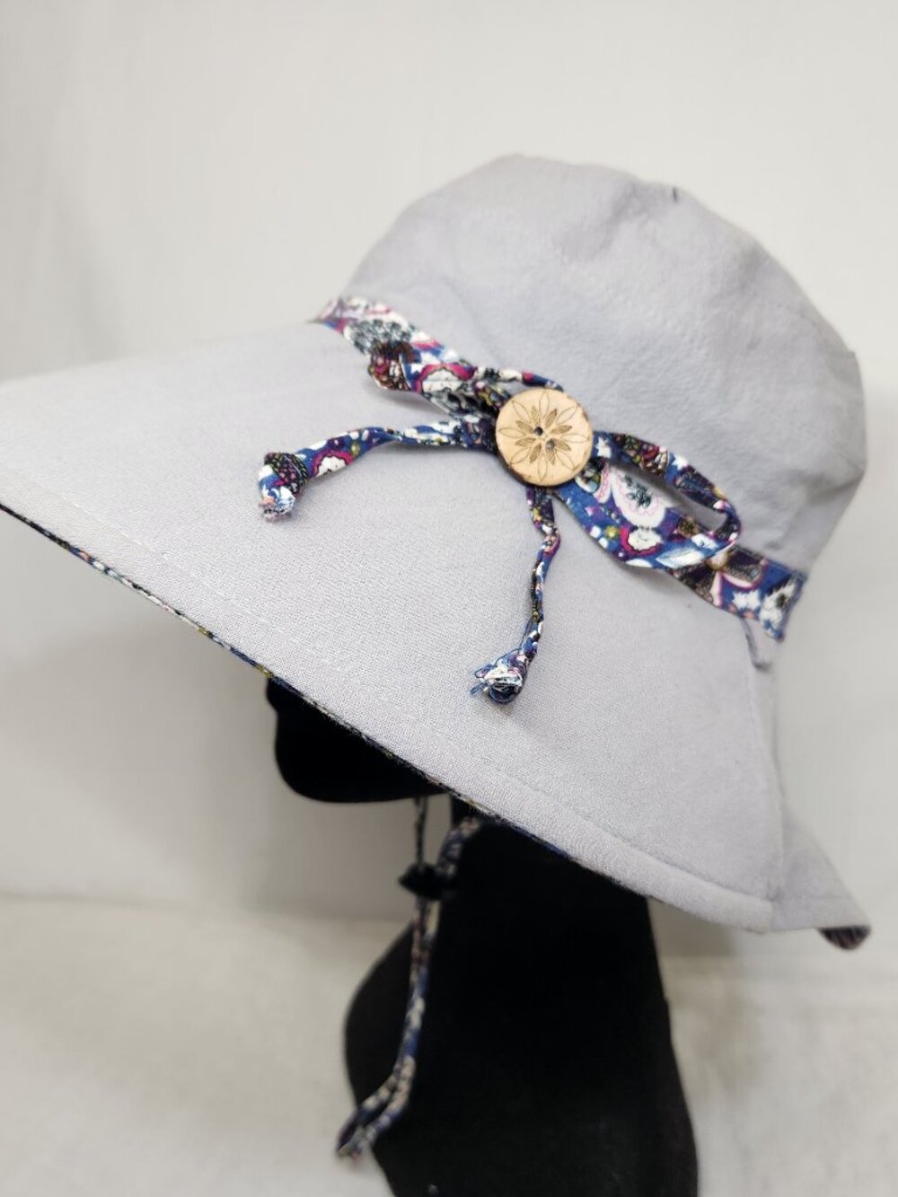 Womens Gray Blue Floral Sun Garden Wide Brim Adjustable Hat